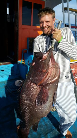 глубоководная морская рыбалка на Пхукете на Черного группера 